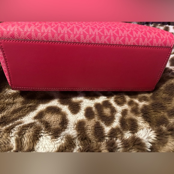 New with tags Pink Micheal Kors Shoulder Tote jet set travel - Picture 2 of 7